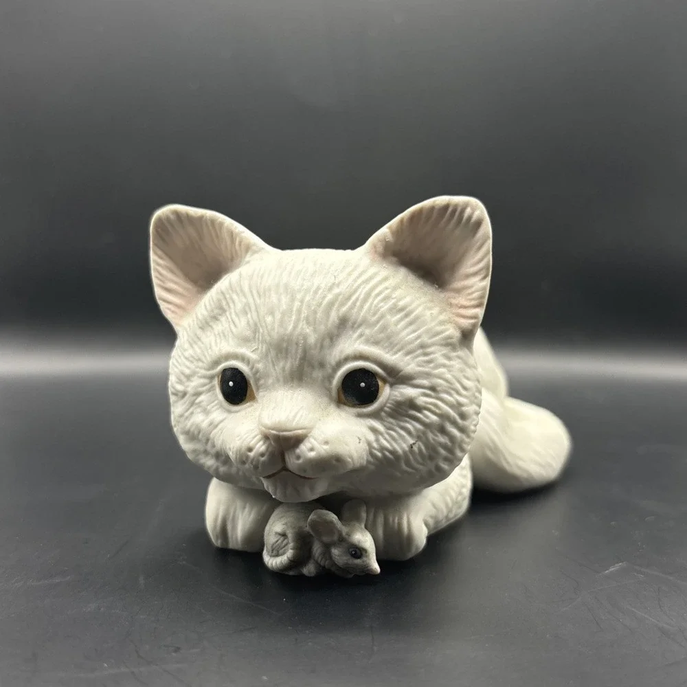 Vintage 1988 Cat Kitten Holding Mouse Under Chin Kathy Wise Enesco Figurine